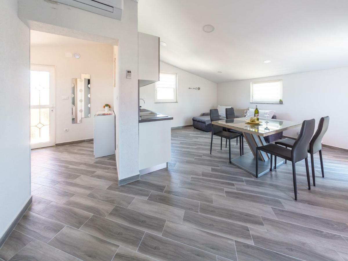 Apartment ˝Soleil˝ Vir Buitenkant foto